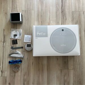 bobi Pet 2.0 Robotic Vacuum in White and Gray